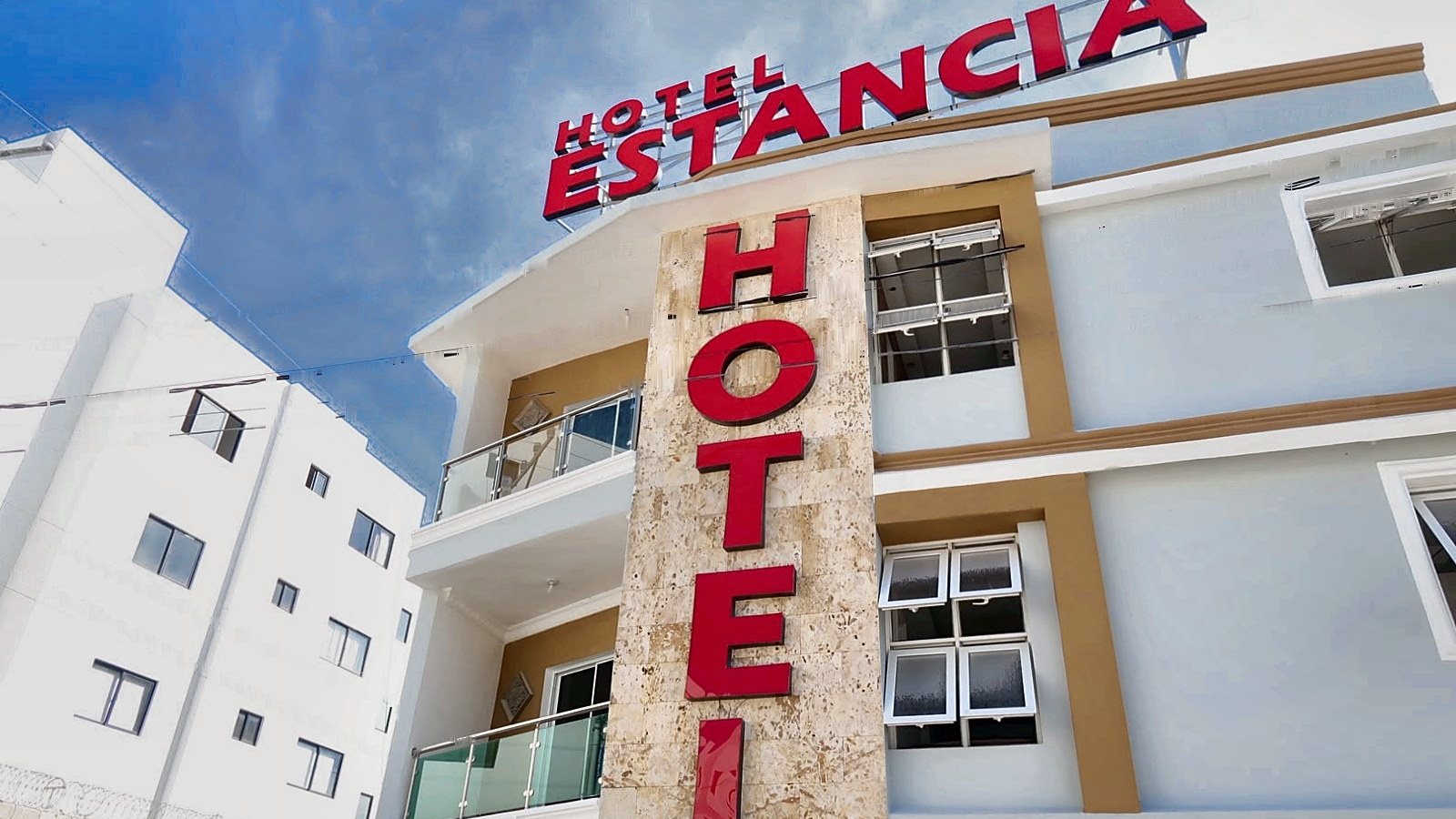 Fachada del Hotel Estancia en Bávaro